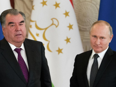 Тәжікстан президенті Эмомали Рахмонов Владимир Путинмен сөйлесті