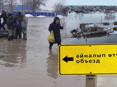 Желіде су тасқынынан үйі құлаған адамның баласына жазған хаты тарады