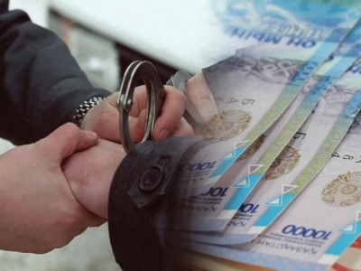 Мектеп директорының орынбасары мен бас есепші 11 млн теңге жымқырған