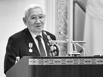 Мемлекет басшысы Өмірбек Байгелдінің отбасына көңіл