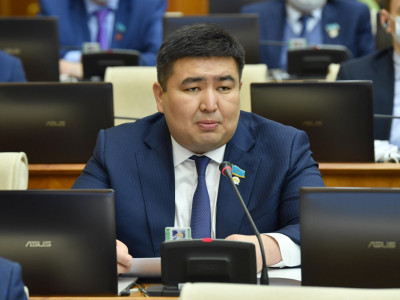 Елнұр Бейсенбаев: Ұялы байланыс тарифінің күннен-күнге қымбаттауы халықтың қалтасын қағып отыр