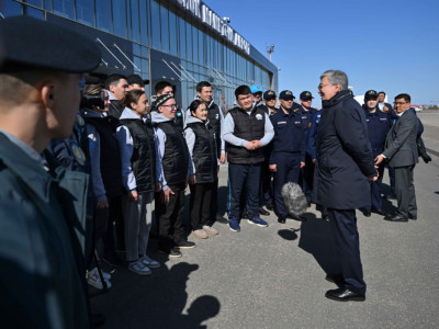 Президент құтқарушылармен және еріктілермен кездесті