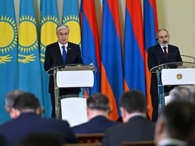 Тоқаев пен Армения Премьер-министрі БАҚ өкілдері үшін брифинг өткізді