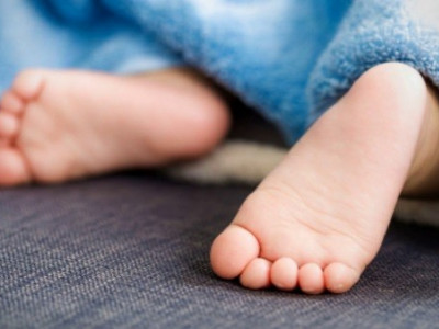 60 жастағы әйел асырап алған баласын өлтіріп, денесін аулаға көміп тастаған