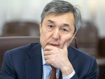 «Сұрақтарға жауап бердім»: Райымбек Баталов өзекті мәселе төңірегінде сұхбат берді (ВИДЕО)
