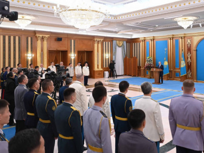 Президент жоғары әскери және арнаулы атақтар, сыныптық шендер тапсыру рәсіміне қатысты