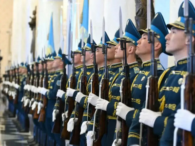 «Сарбаздар қимылсыз 3-4 сағат тұра алады»: Капитан Айқын Амантаев Құрмет қарауылы жайлы айтып берді
