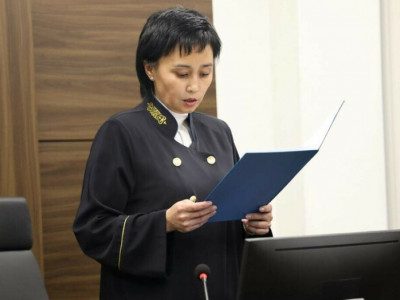 Бишімбаев ісі: Судья шешім шығару үшін алқабилерге қойылатын сұрақтарды оқыды