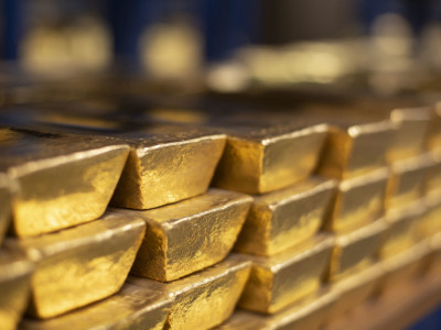 400 млн теңге мен алтын құймаларды заңсыз алып кетпек болған