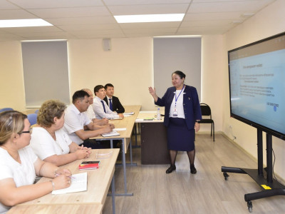 ҚазҰПУ мамандары Түркістан облысының мұғалімдеріне біліктілікті арттыру курсын өткізді