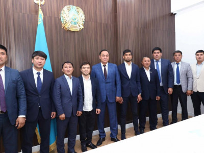Облыс әкімі Елдос Сметов пен Асланбек Шымбергеновке ақшалай сыйақы табыстады