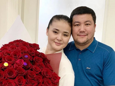 «Біреудің ақысына кірмеуіміз керек»: Тұрсынбектің әйелі тойға мобилограф ертіп апаратындарға өтініш айтты