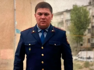 Бастығына қарсы арыз жазған «ең адал полицейдің» өзі жауапқа тартылды
