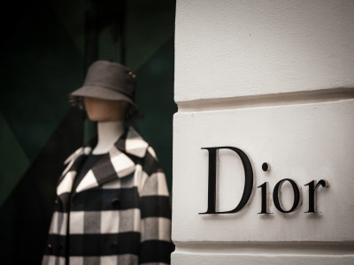 Тергеу басталды: Dior сән үйіне қатысты шу шықты
