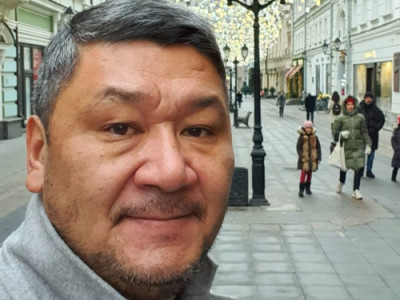 «Ішінен қатты тептім»: Арман Шораев қыз баласына қол көтергенін мойындады