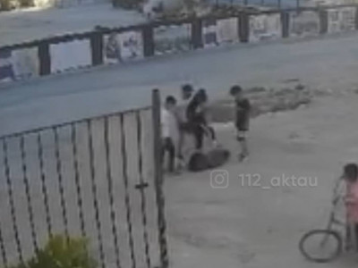 Ақтауда бір топ жасөспірім қатарласын өлімші етіп сабаған (ВИДЕО)
