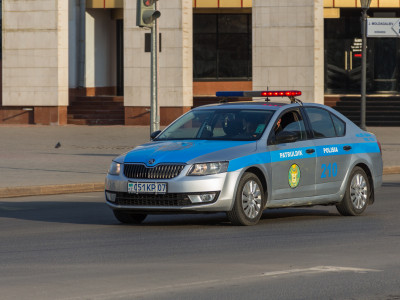 «Уақытша рұқсат етілді»: Елордада полицейлері жүргізушілерге үндеу жасады