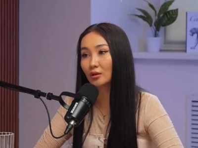 «Бәрін білесіздер»: Нұрила Ақберген өзін сынаған «Меломен» жігіттеріне жауап қайтарды