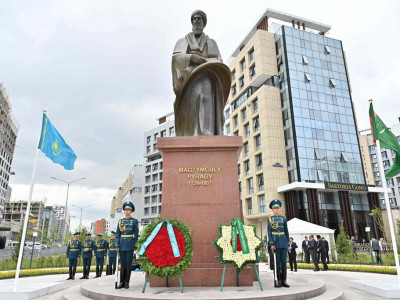 Елордада Мақтымқұлы Пырағыға арналған ескерткіш ашылды
