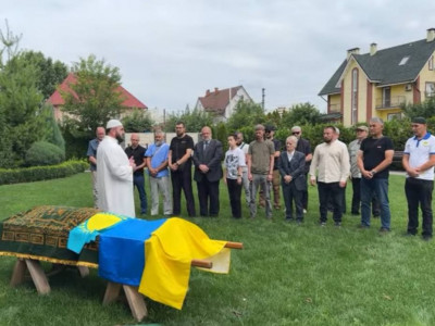 Украинада қазақстандық журналист Айдос Садықовтың жерлеу рәсімі өтті