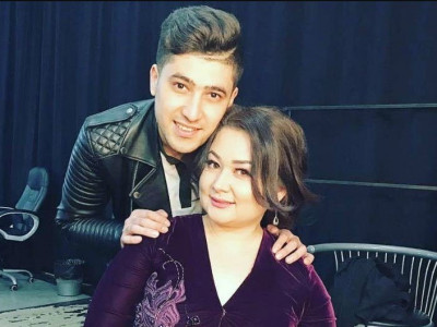 «Мойнымен көтереді»: Роза Әлқожа інісінің әрекеті жайлы пікір білдірді