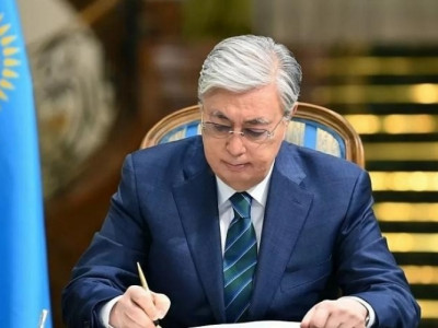 Президент букмекерлік жарнамаларға шектеу қоятын заңға қол қойды