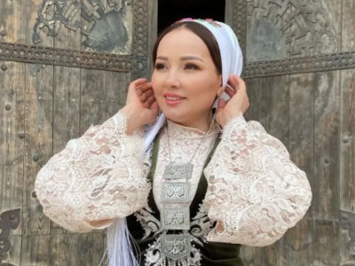 «Ортаға молданы салып, дүние сұрайтын біздің салт-дәстүрімізде болған ба?»: Жазира Байырбекова мәһр туралы