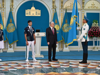 Президент Олимпиадаға қатысатын спортшыларға Мемлекеттік туды тапсырды
