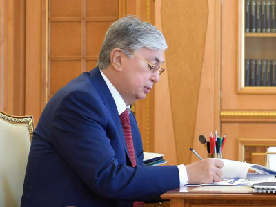 Электрмобильдерге арналған инфрақұрылымды дамыту мәселесі: Тоқаев заңға қол қойды
