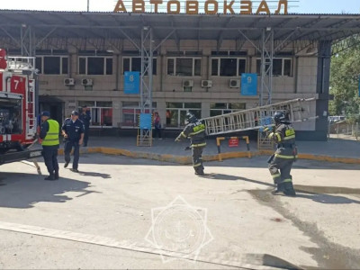 Өскеменде автовокзал өртенді