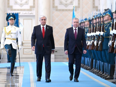 Тоқаев Өзбекстан президентін Ақордада қарсы алды
