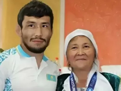 Демеу Жадыраевтың анасына жаңа үйдің кілті табысталды
