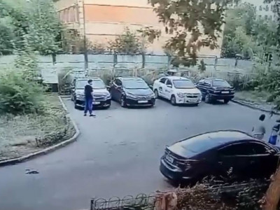 Астанада 15 жастағы жасөспірімді үш жерден пышақтап кетті (ВИДЕО)