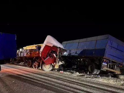 Ішінде бала болған: Қостанай облысында үш көлік соқтығысты