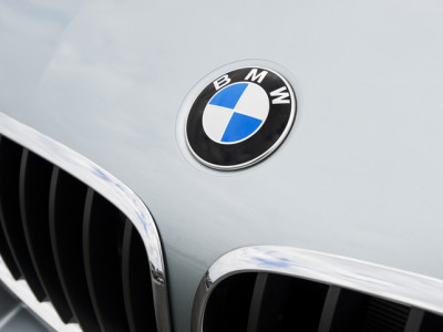 "Өртеніп кетуі мүмкін": BMW 720 мыңнан астам көлікті кері қайтарып алады