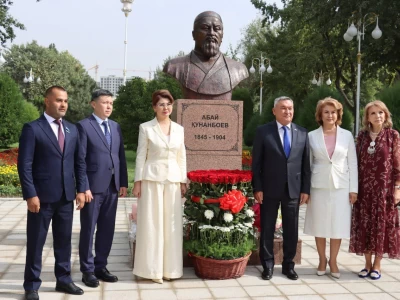 Душанбеде қазақтың ұлы ақыны Абайдың бюсті ашылды