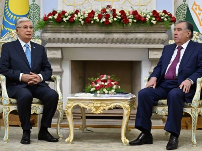 Қасым-Жомарт Тоқаев пен Эмомали Рахмон шағын құрамда келіссөз жүргізді
