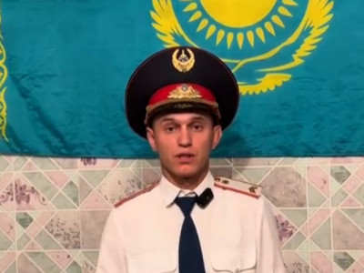 «Інімді де шығарып тастаған»: 6 жасында жетім қалған полицей Президентке өтінішін айтты