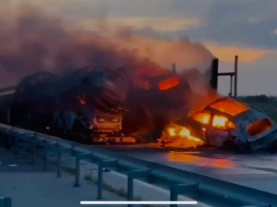Жетісу облысында екі жүк көлігі соқтығысып, 16 көлік жанып кетті