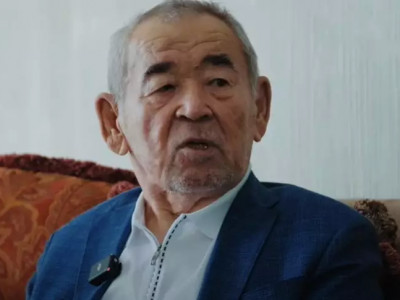Ақын Жүрсін Ерман республикалық айтыстардың бірінде көзге түсті