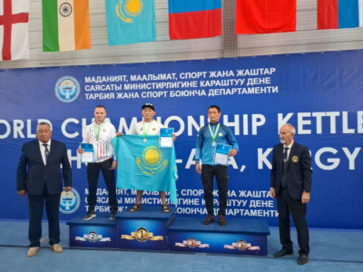 Ержан Төлеубаев гір тасын көтеруден әлем чемпионы атанды