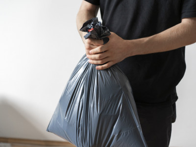 Павлодарлық тұрғын  қарызын қайтармаған әйелге нәжіс лақтырған