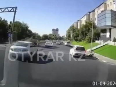 Шымкентте пышақ ұстаған ер адам полицейге шабуыл жасады