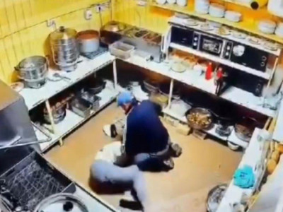 Әйелін жұмыс орнына барып пышақтап тастаған ер адам қамауға алынды