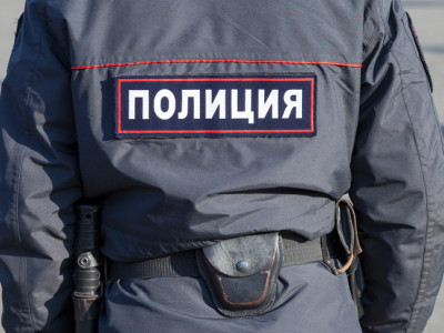 Шымкент тұрғыны көшеде полицейдің арқасына пышақ сұққан