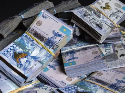 Атырауда 3 мектептің бухгалтері 81 млн теңге жымқырған