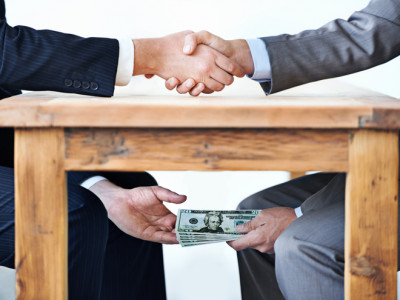 Қарағанды облысында колледж директоры 17 млн теңгені жымқырған