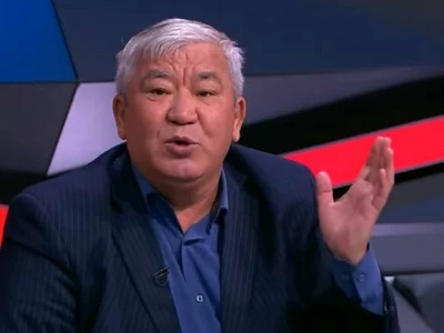 «Әкесі тірі ғой»: Қалдыбек Құрманәлі «Астарлы ақиқатта» ренішін айтты