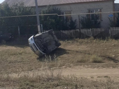 Батыс Қазақстанда жасөспірім жүргізген көлік аударылып қалды