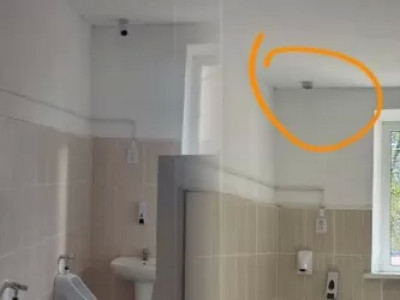 Атырау облысында мектеп директоры дәретханаға бейнекамера орнатқан